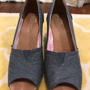 TOMS wedges